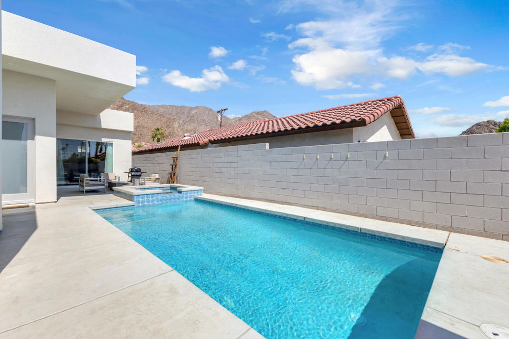 51855 Avenida Juarez