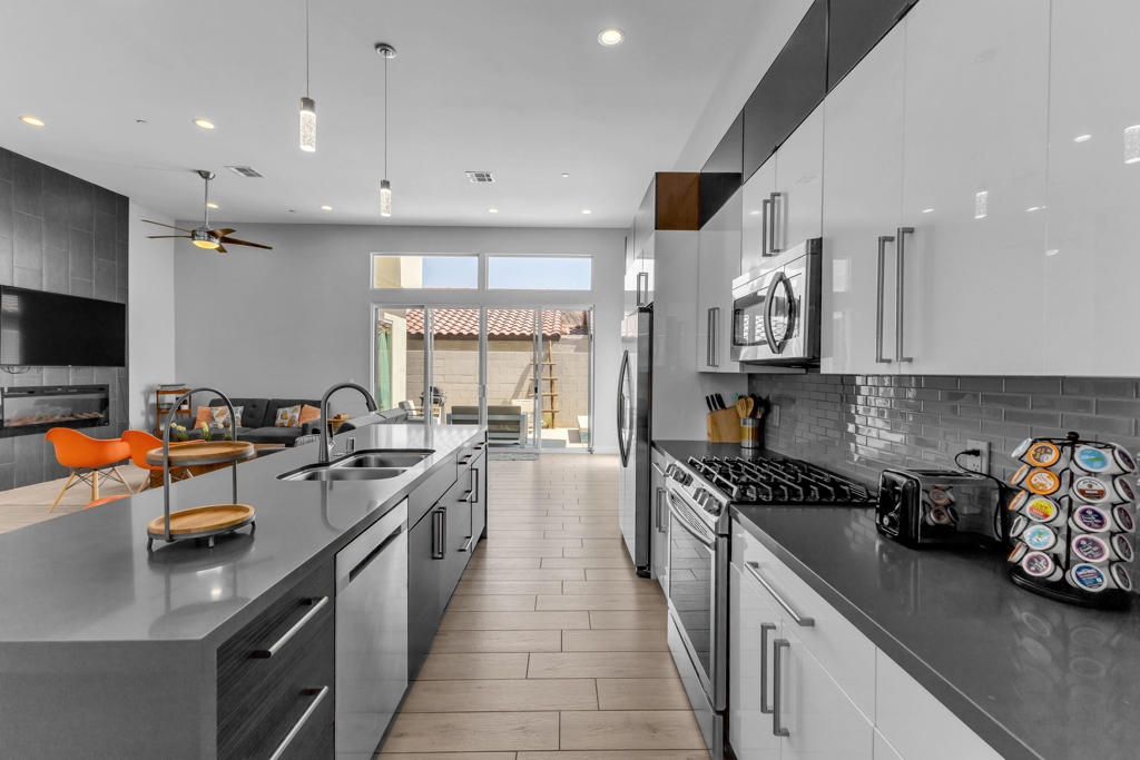 51855 Avenida Juarez