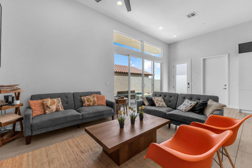 51855 Avenida Juarez