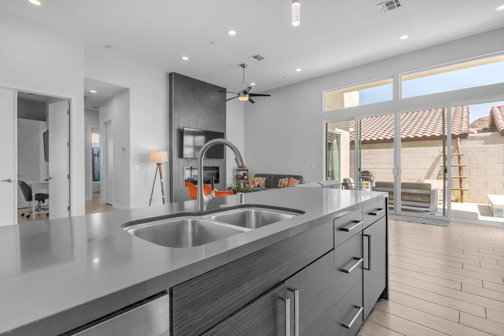 51855 Avenida Juarez