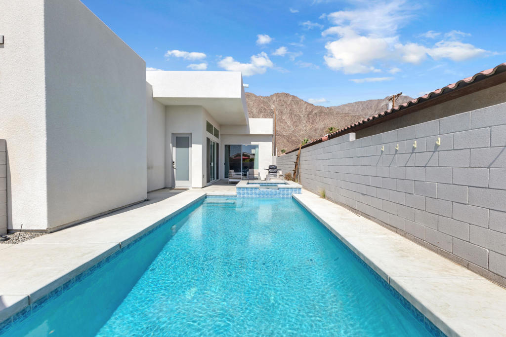 51855 Avenida Juarez