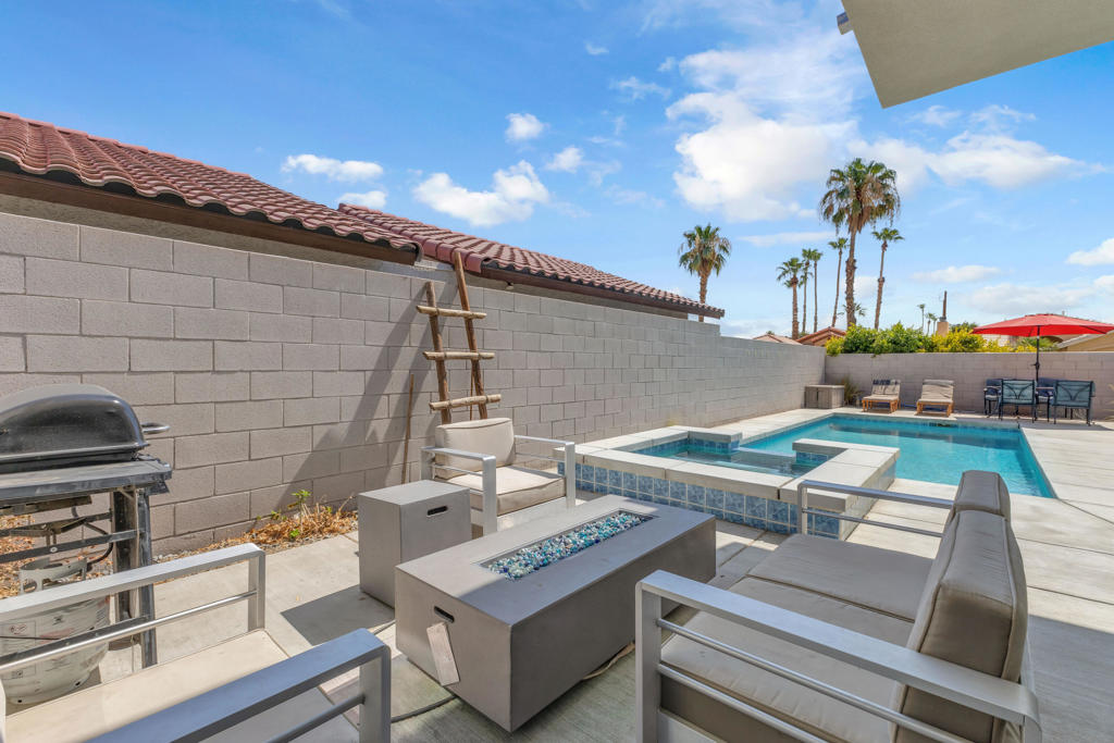 51855 Avenida Juarez