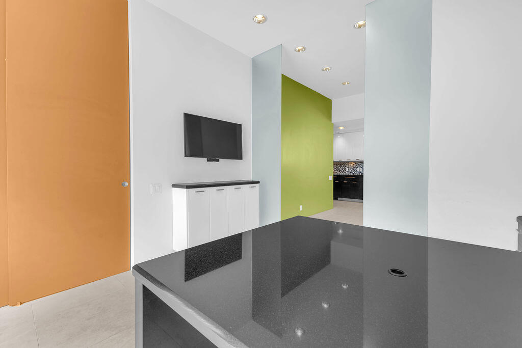 1421 Tamarisk West Street 3