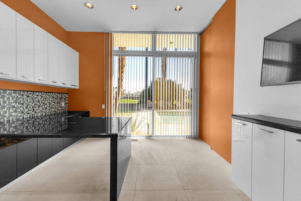 1421 Tamarisk West Street 3