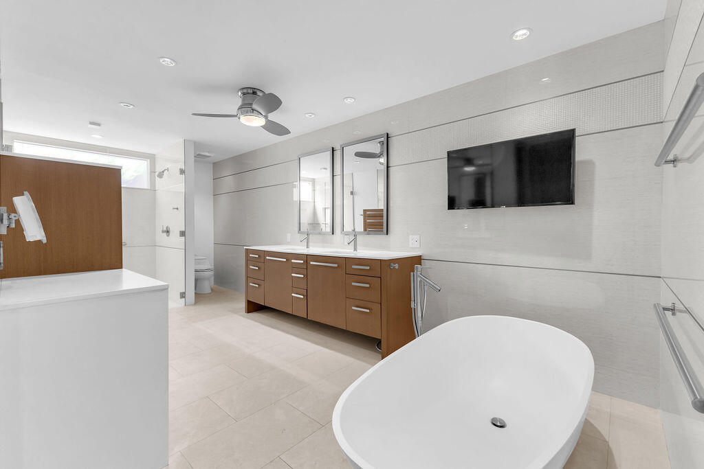 1421 Tamarisk West Street 3