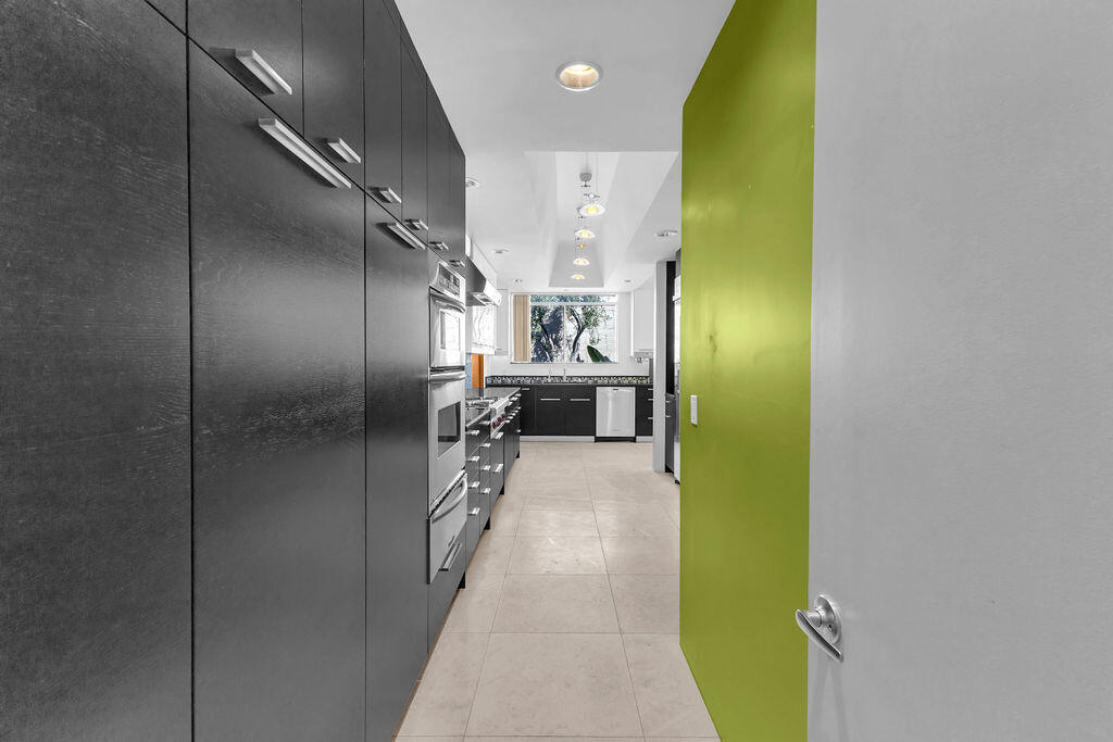 1421 Tamarisk West Street 3