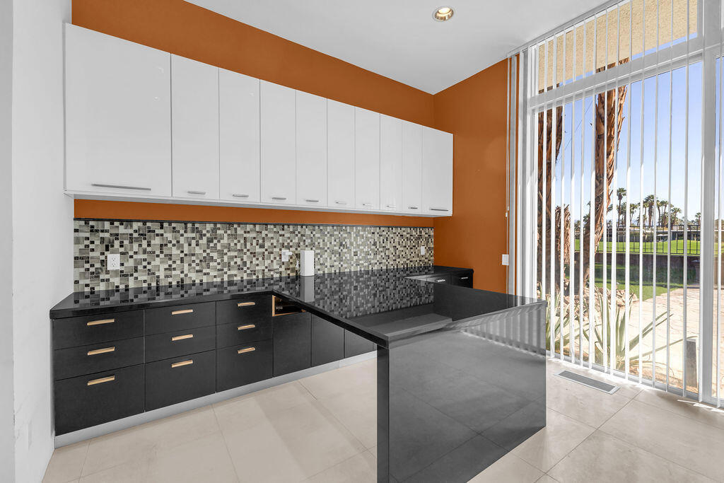 1421 Tamarisk West Street 3