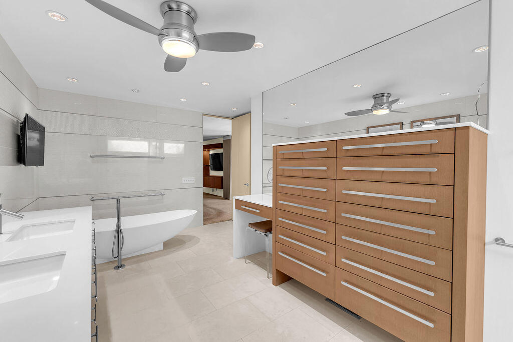 1421 Tamarisk West Street 3