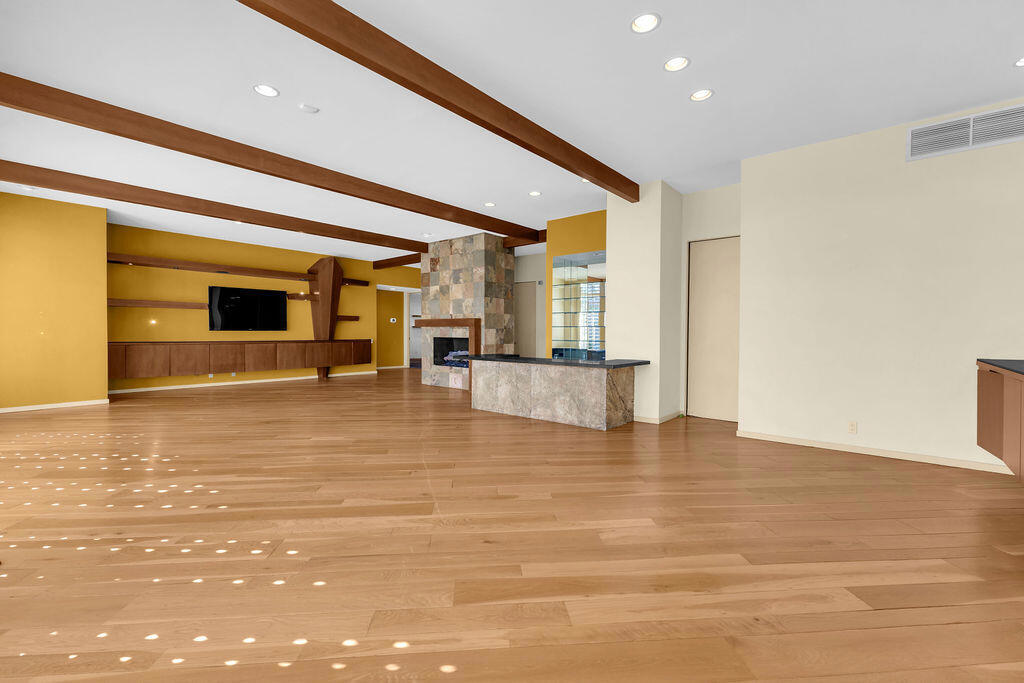 1421 Tamarisk West Street 3