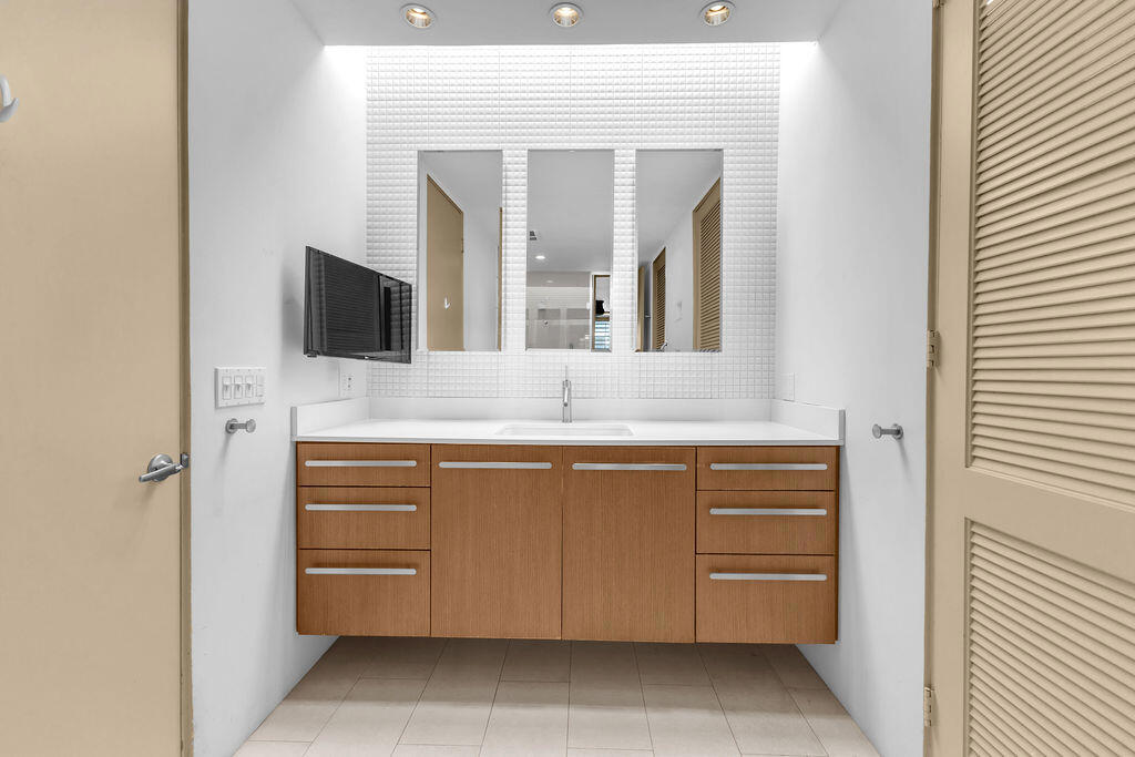 1421 Tamarisk West Street 3