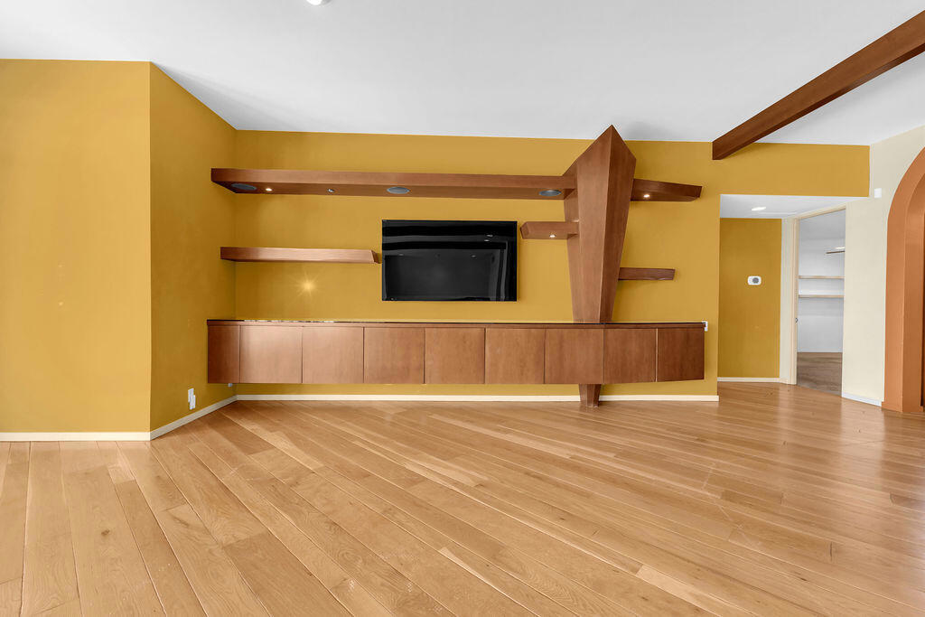 1421 Tamarisk W Street