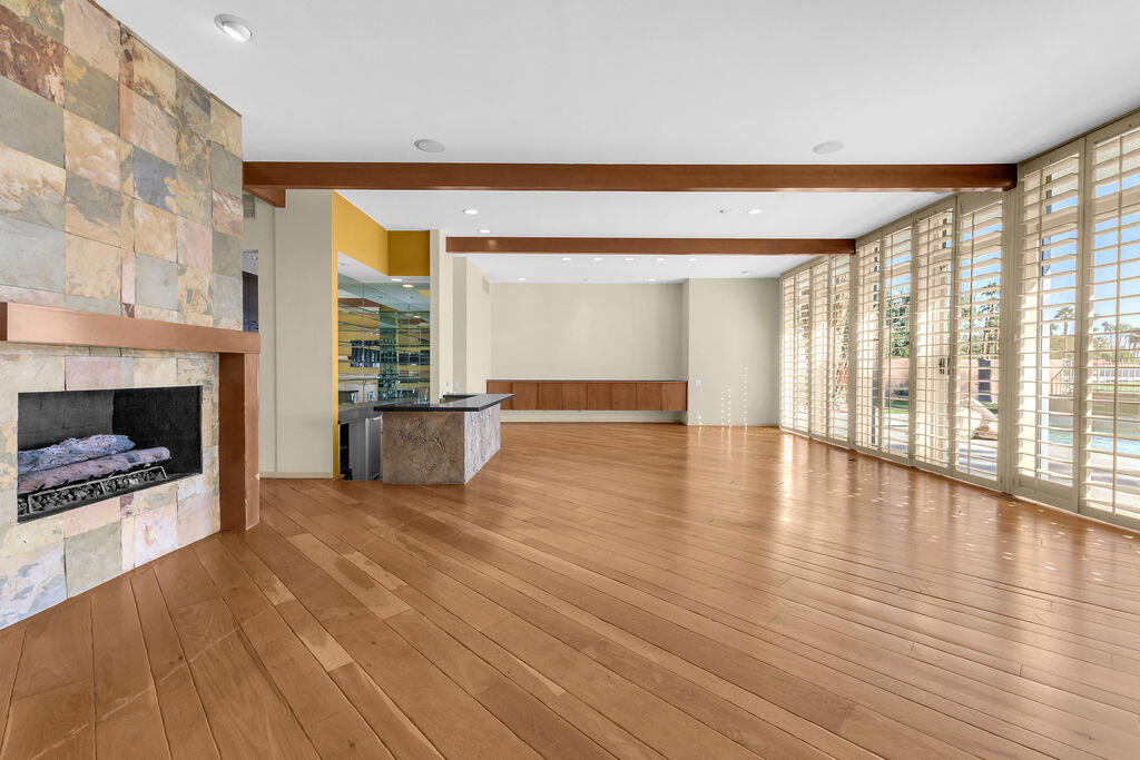 1421 Tamarisk W Street