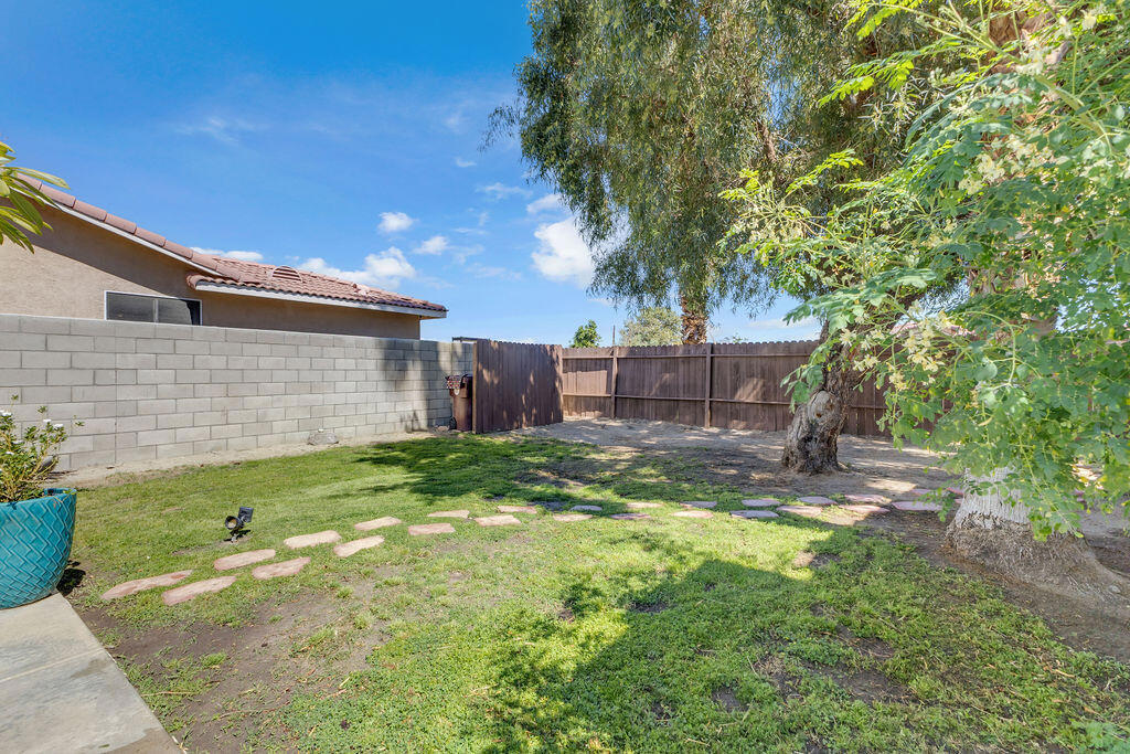 51735 Avenida Vallejo