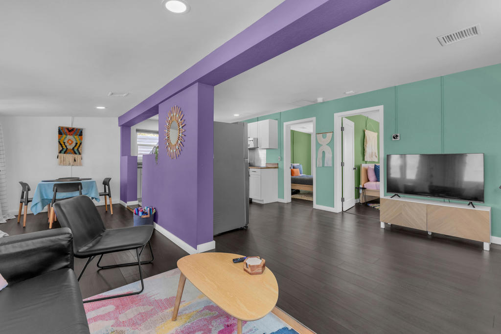 64916 E Broadway