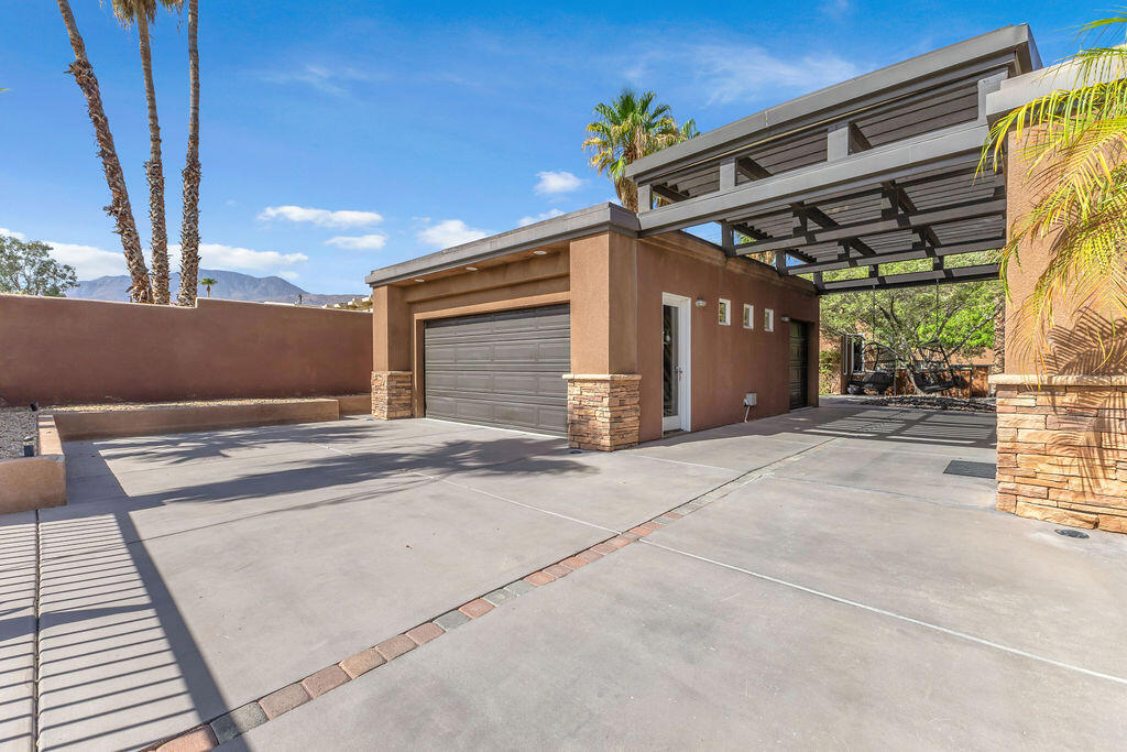 52883 Eisenhower Drive