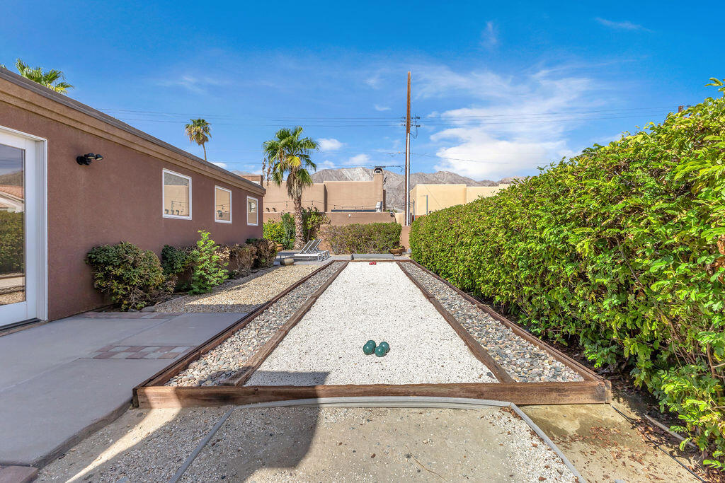 52883 Eisenhower Drive