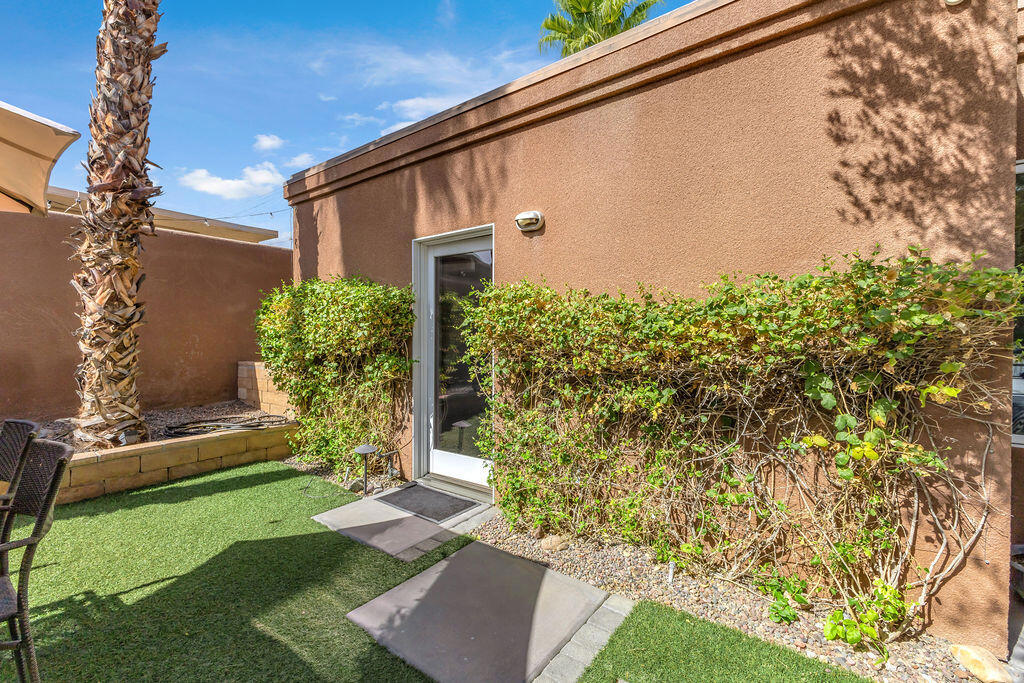 52883 Eisenhower Drive