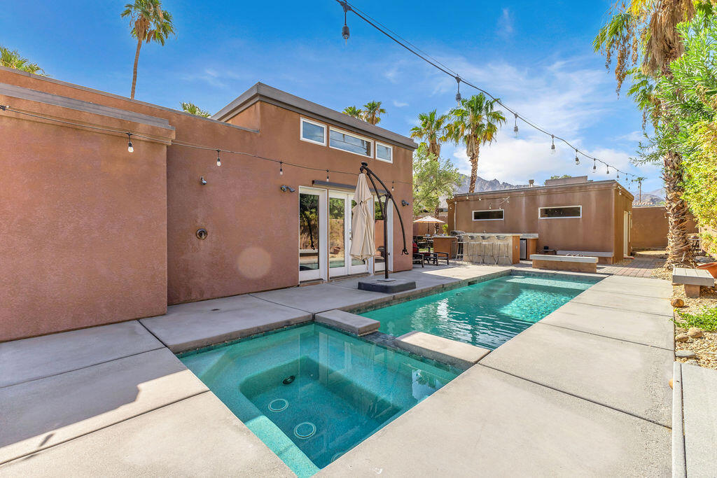52883 Eisenhower Drive