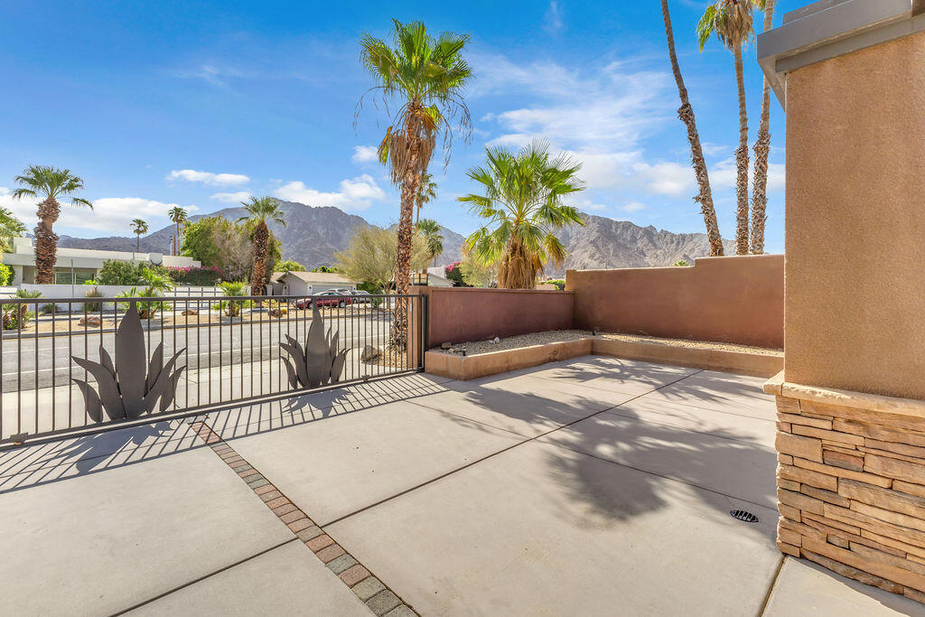 52883 Eisenhower Drive