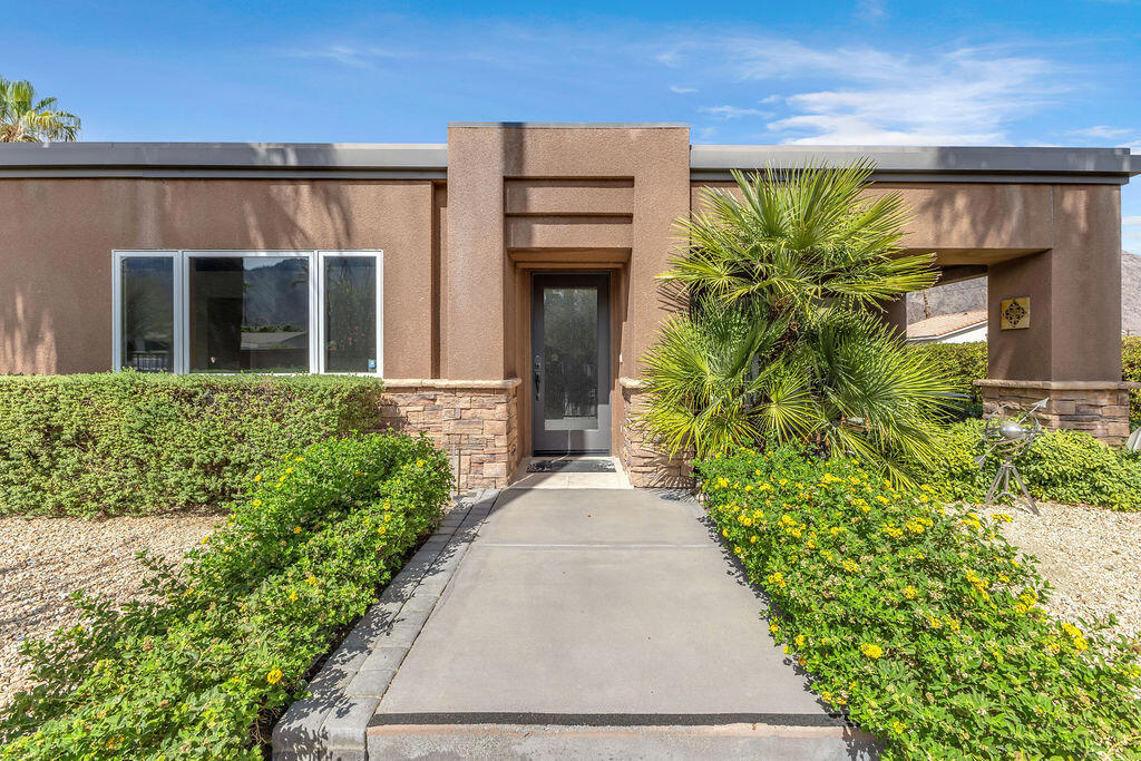 52883 Eisenhower Drive