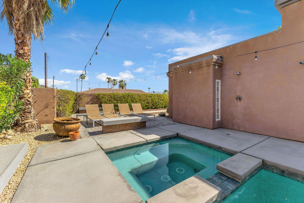 52883 Eisenhower Drive