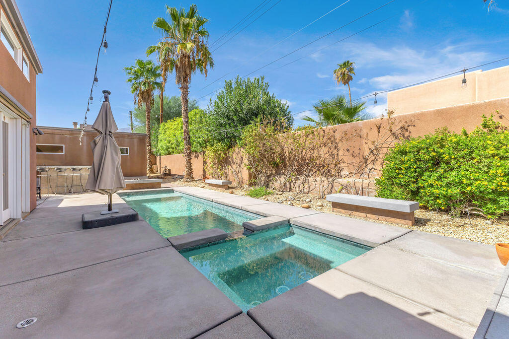 52883 Eisenhower Drive