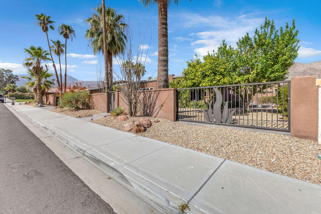 52883 Eisenhower Drive