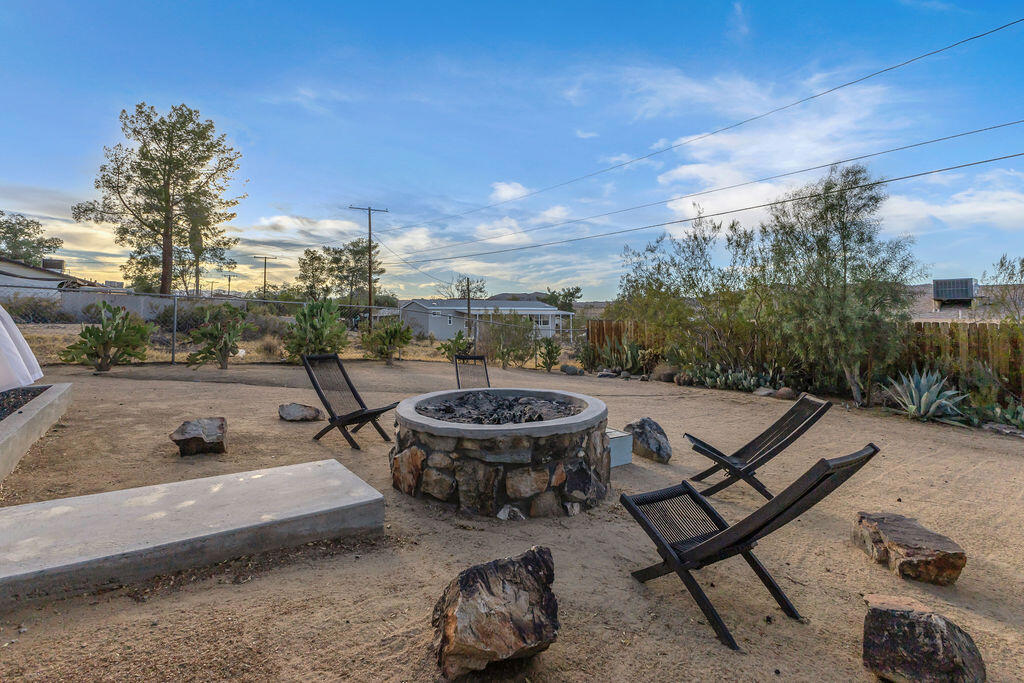 61548 Capilla Drive