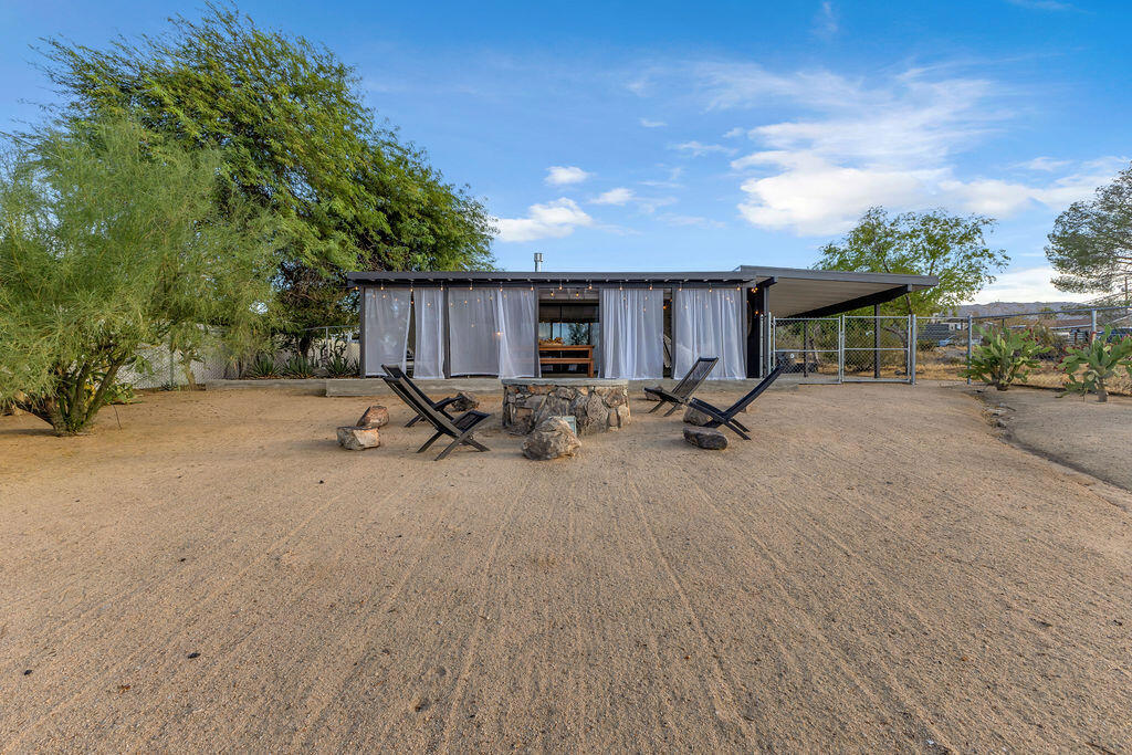 61548 Capilla Drive