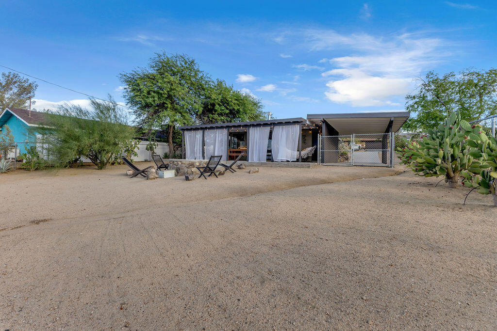 61548 Capilla Drive