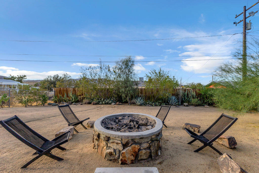 61548 Capilla Drive