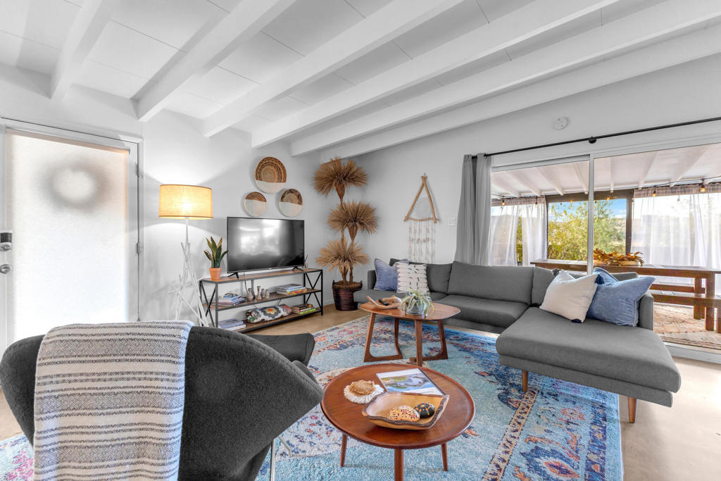 61548 Capilla Drive