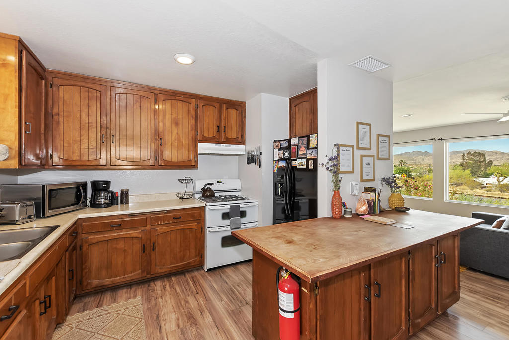 61587 Desert Air Road