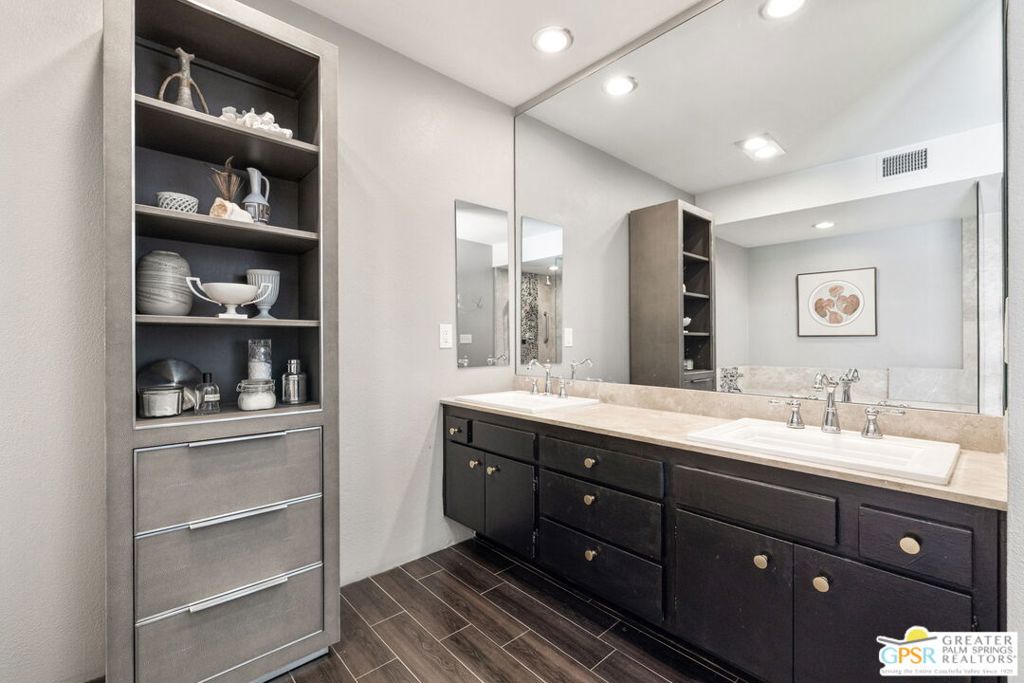 2130 S Toledo Avenue