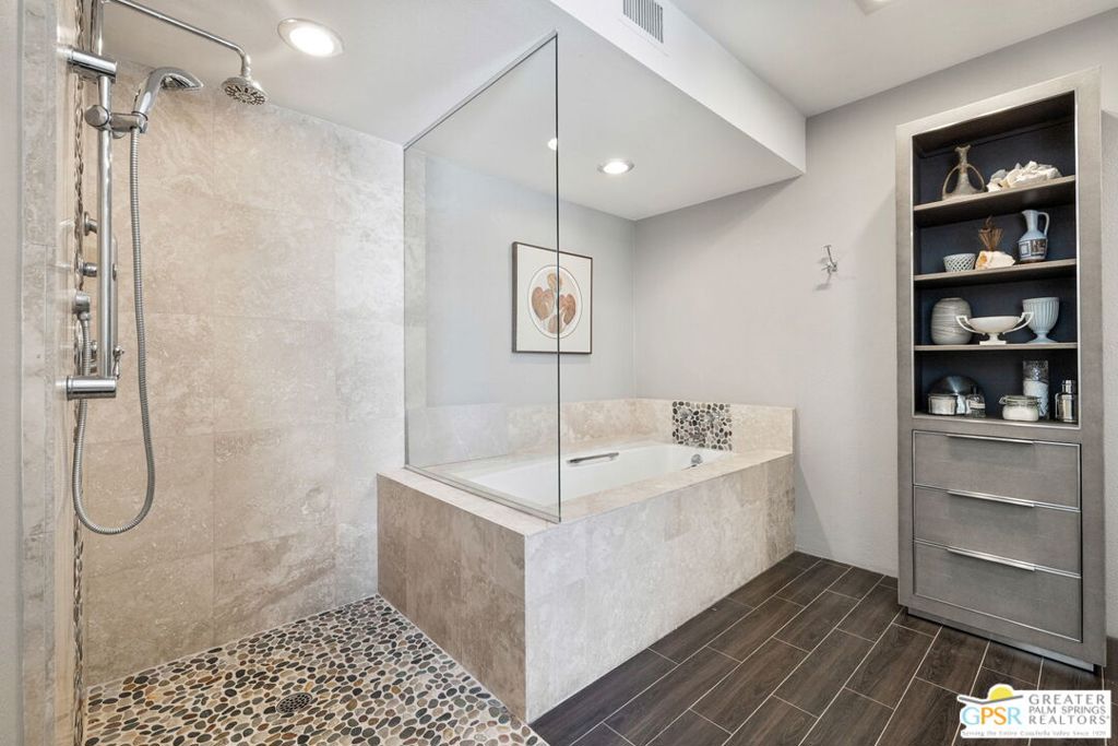 2130 S Toledo Avenue