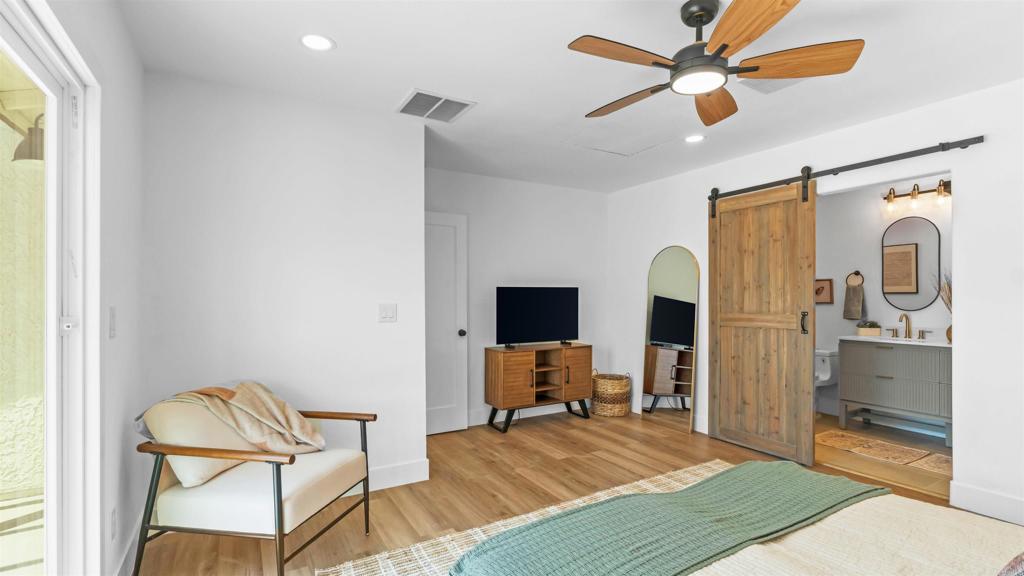 4758 Avenida La Mirada