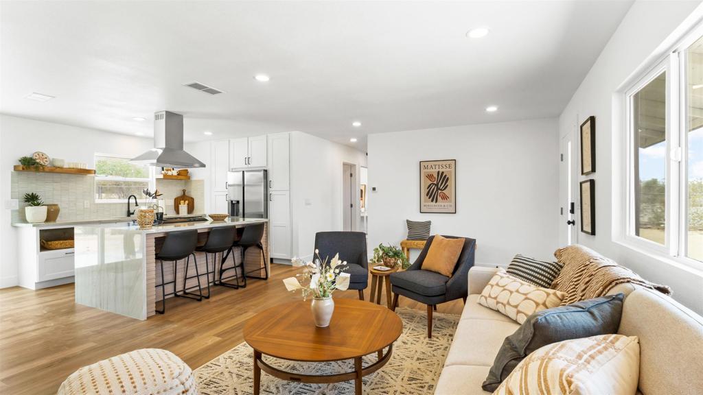 4758 Avenida La Mirada