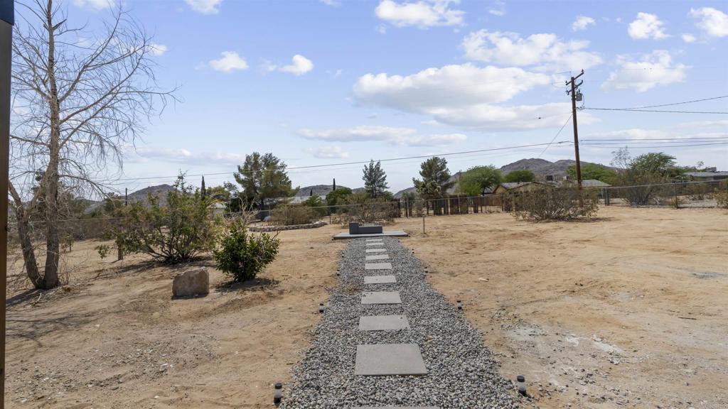 4758 Avenida La Mirada