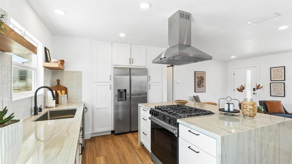4758 Avenida La Mirada