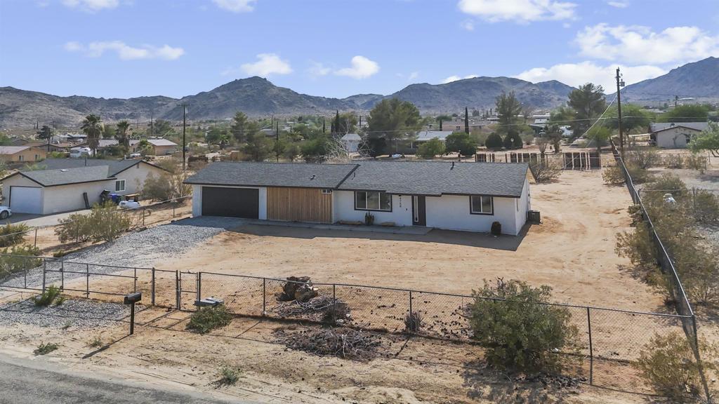 4758 Avenida La Mirada