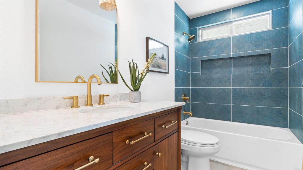 4758 Avenida La Mirada