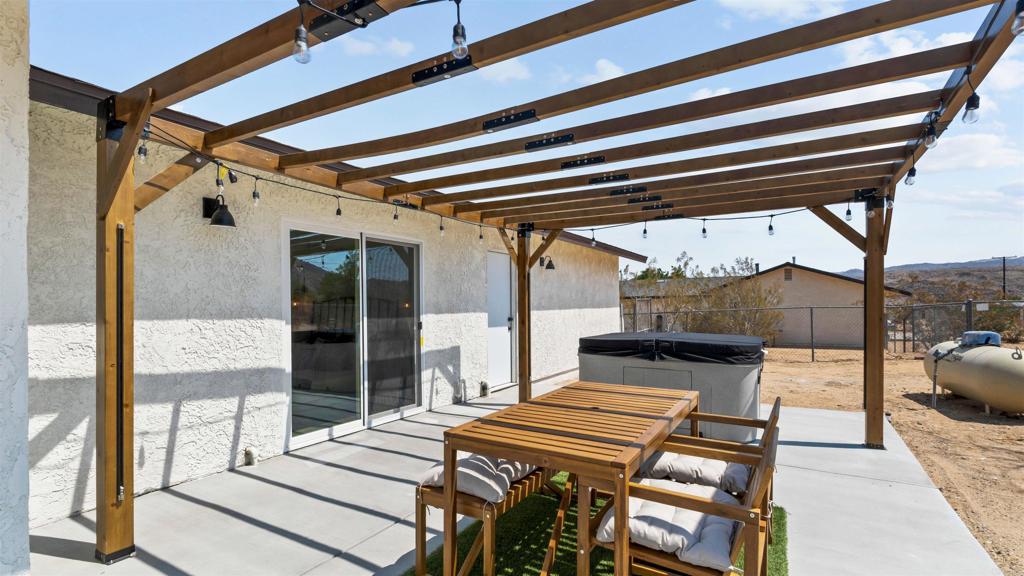 4758 Avenida La Mirada