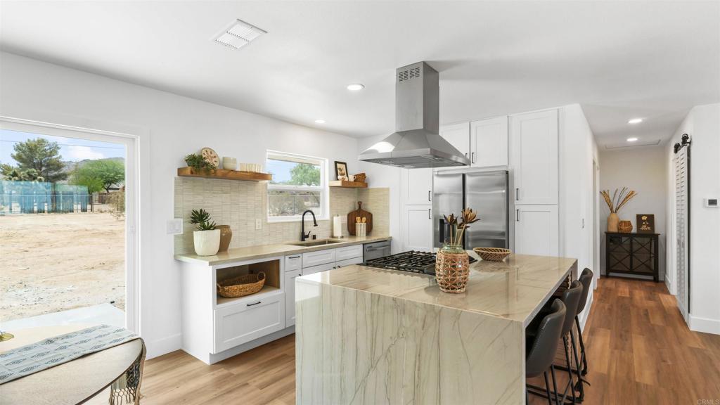 4758 Avenida La Mirada