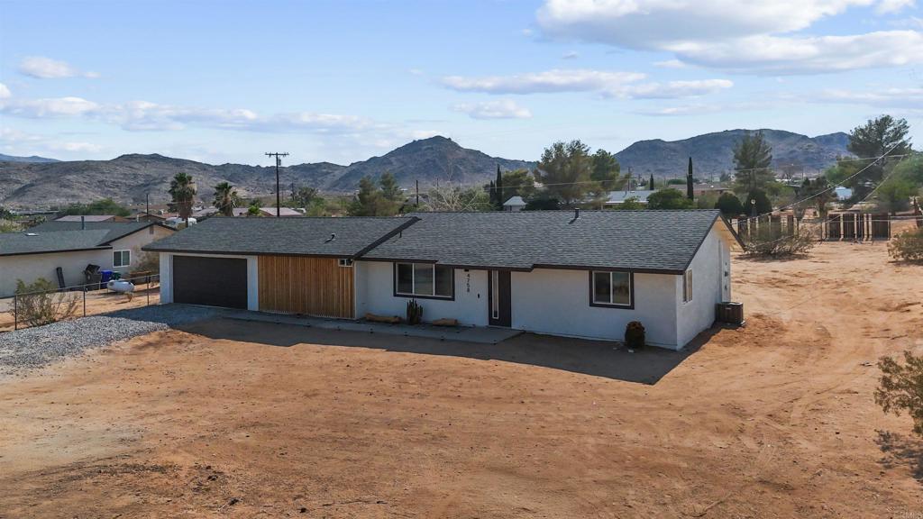 4758 Avenida La Mirada