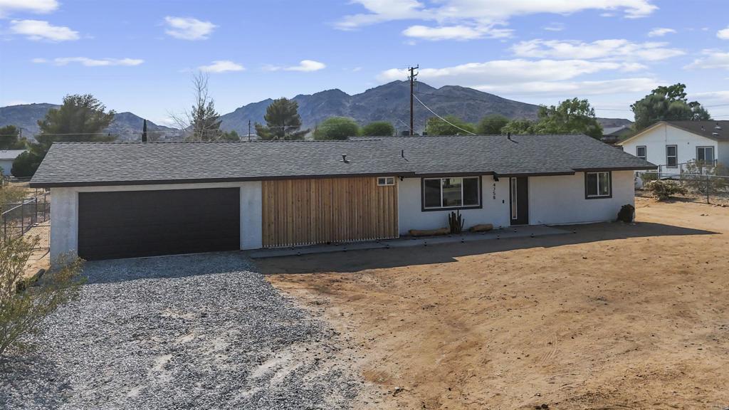 4758 Avenida La Mirada