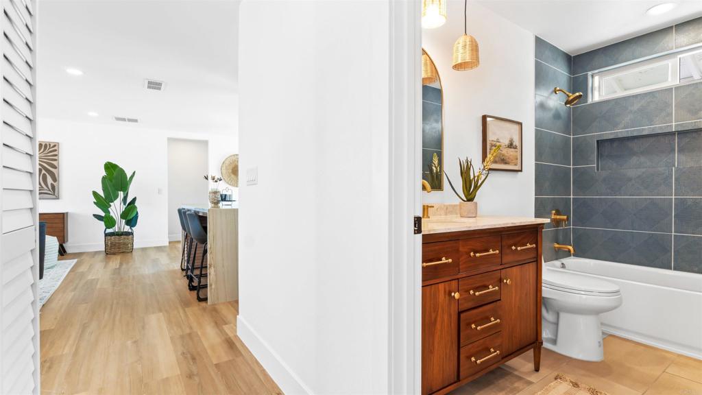 4758 Avenida La Mirada