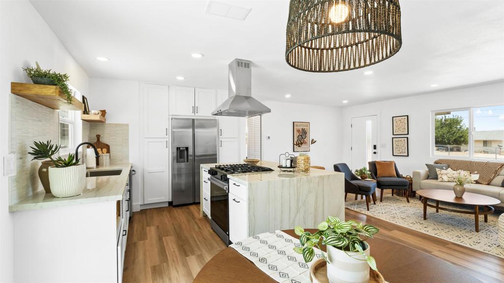 4758 Avenida La Mirada