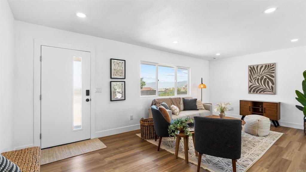 4758 Avenida La Mirada