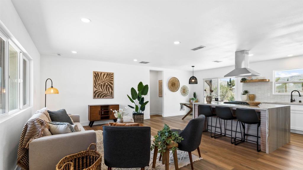 4758 Avenida La Mirada