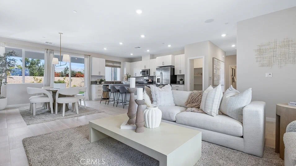 15438 Avenida De Cielo